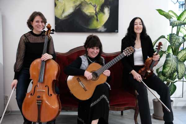 Foto präsentiert Künstler